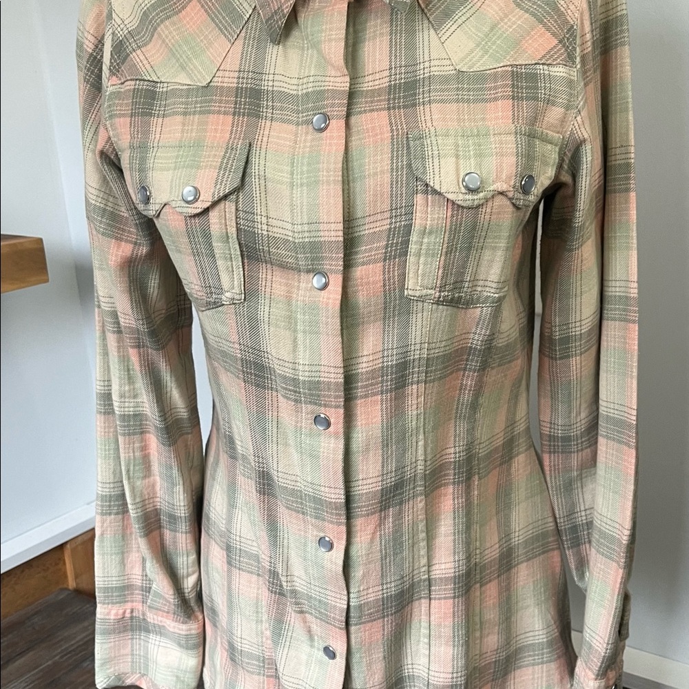 New Tasha Polizzi Western Pearl Snap button front warm flannel Shirt pink/gr… - Picture 12 of 16